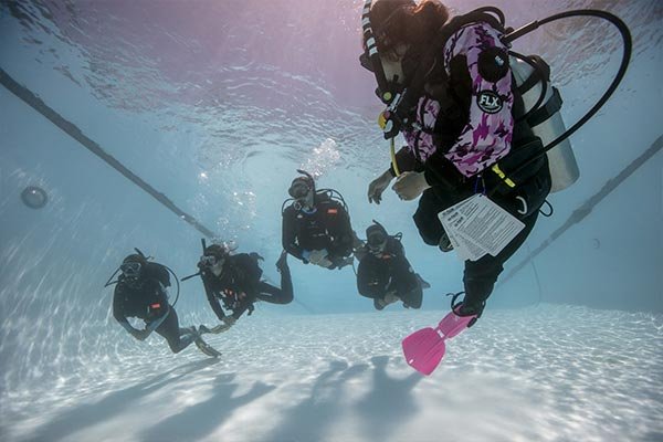 PADI IDC Phuket pool