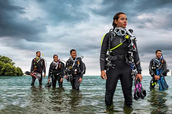 divers exiting water